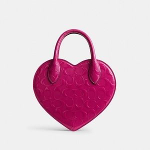 BRAND NEW MAGENTA HEART SHAPED COACH BAG!!!! 🩷 CROSSBODY PURSE!